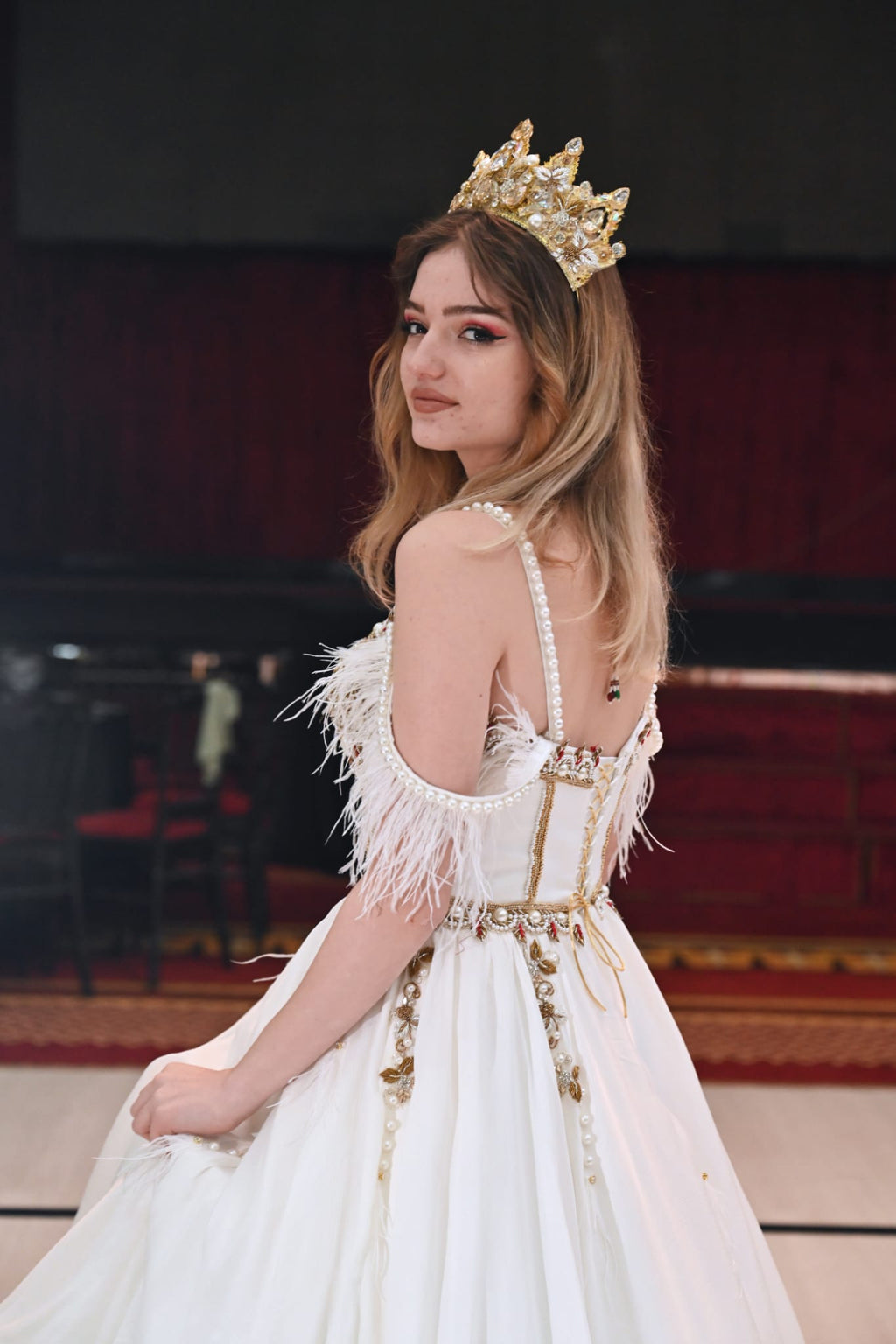 Zuhre Ogretmen Henry'nin Kraliyet Couture Gelinliği