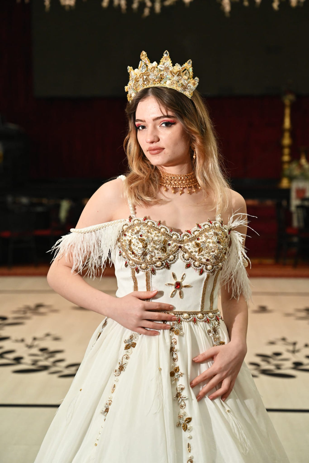 Zuhre Ogretmen Henry'nin Kraliyet Couture Gelinliği