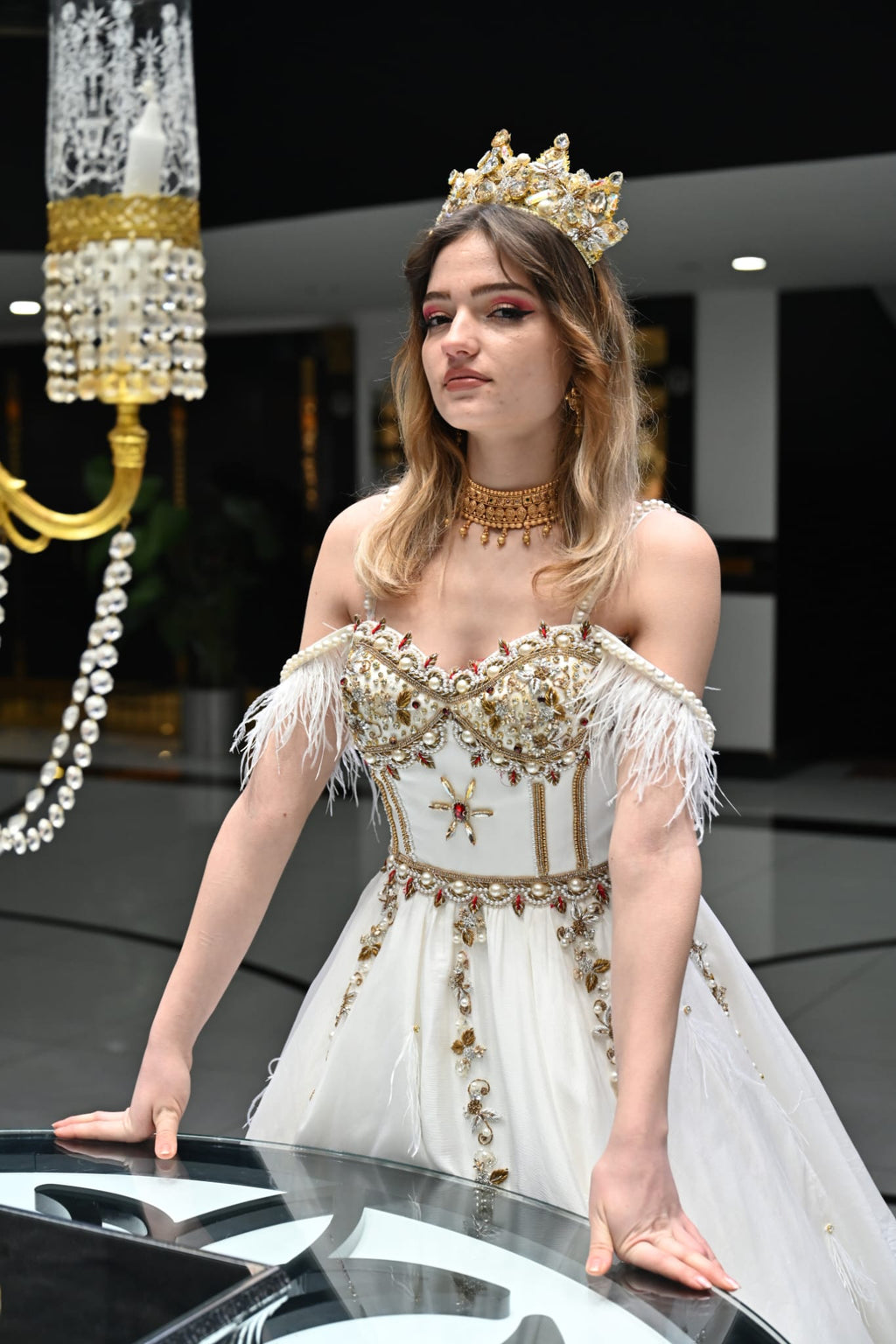 Zuhre Ogretmen Henry'nin Kraliyet Couture Gelinliği