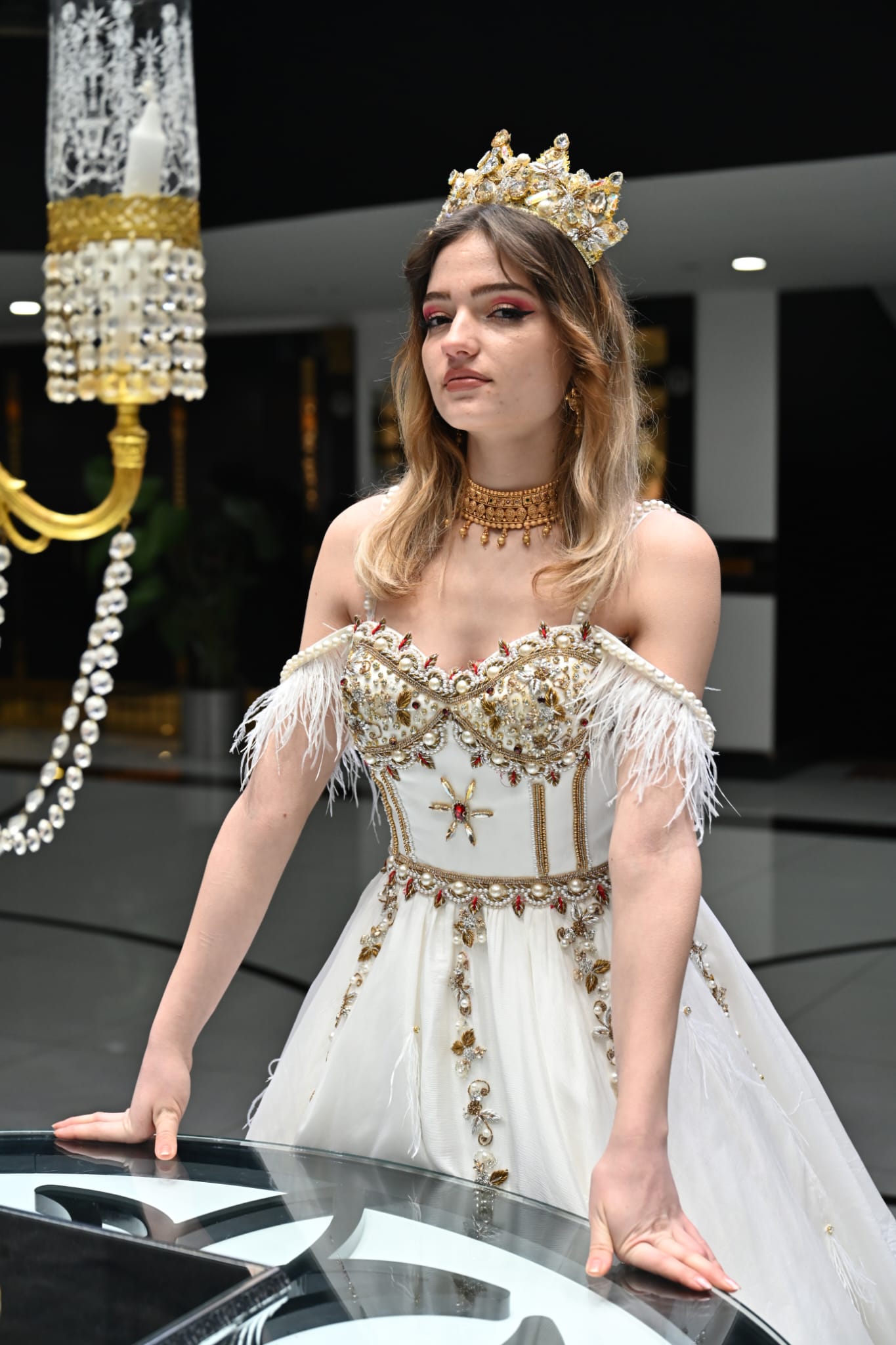 Zuhre Ogretmen Henry'nin Kraliyet Couture Gelinliği