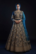 Lacivert bridal lehenga — sinematik ön çekim, Türk model, tam boy