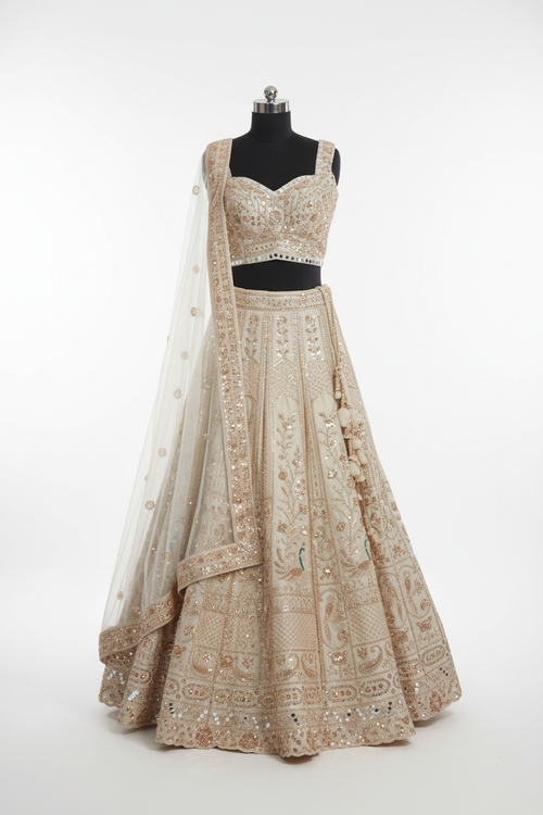 Fildişi Lehenga Seti – Stüdyo Tam Boy